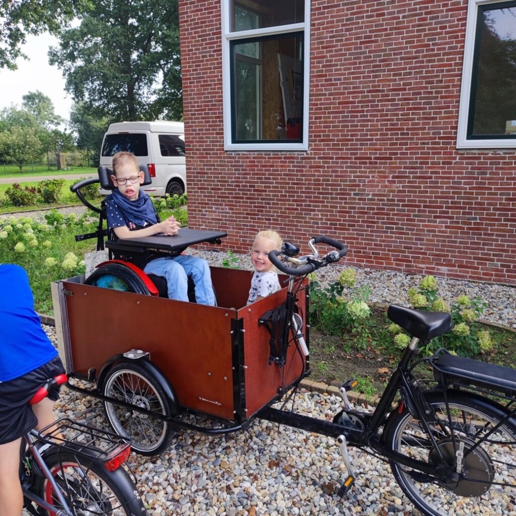 elektrische rolstoelbakfiets van logeerhuis de Manenschijn